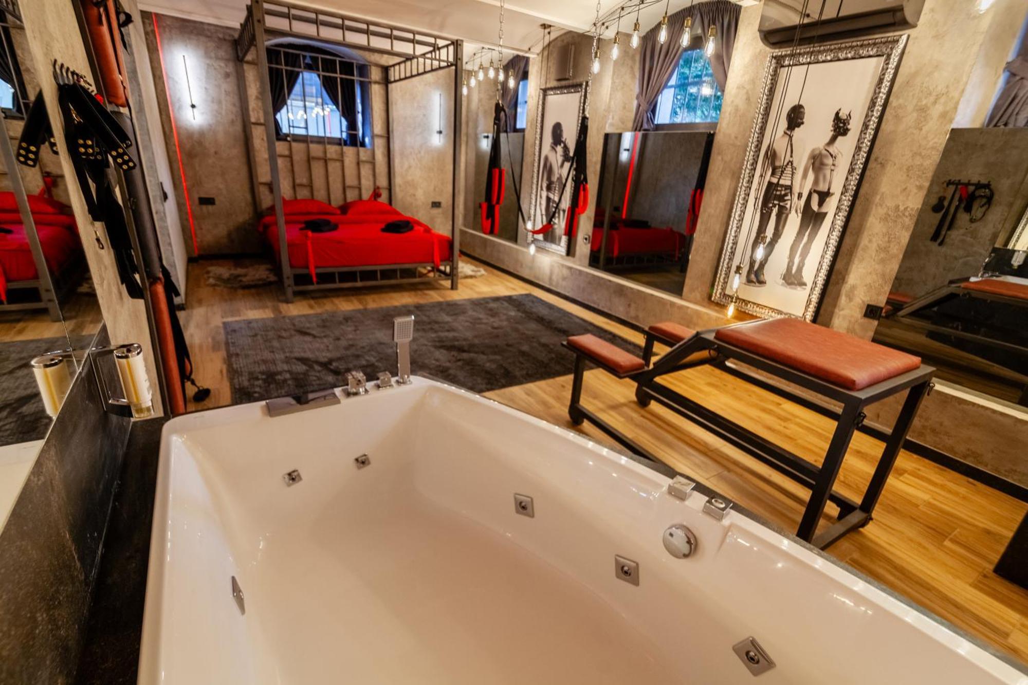 Royal Hot Jucuzzi Apartment Lviv Exterior foto