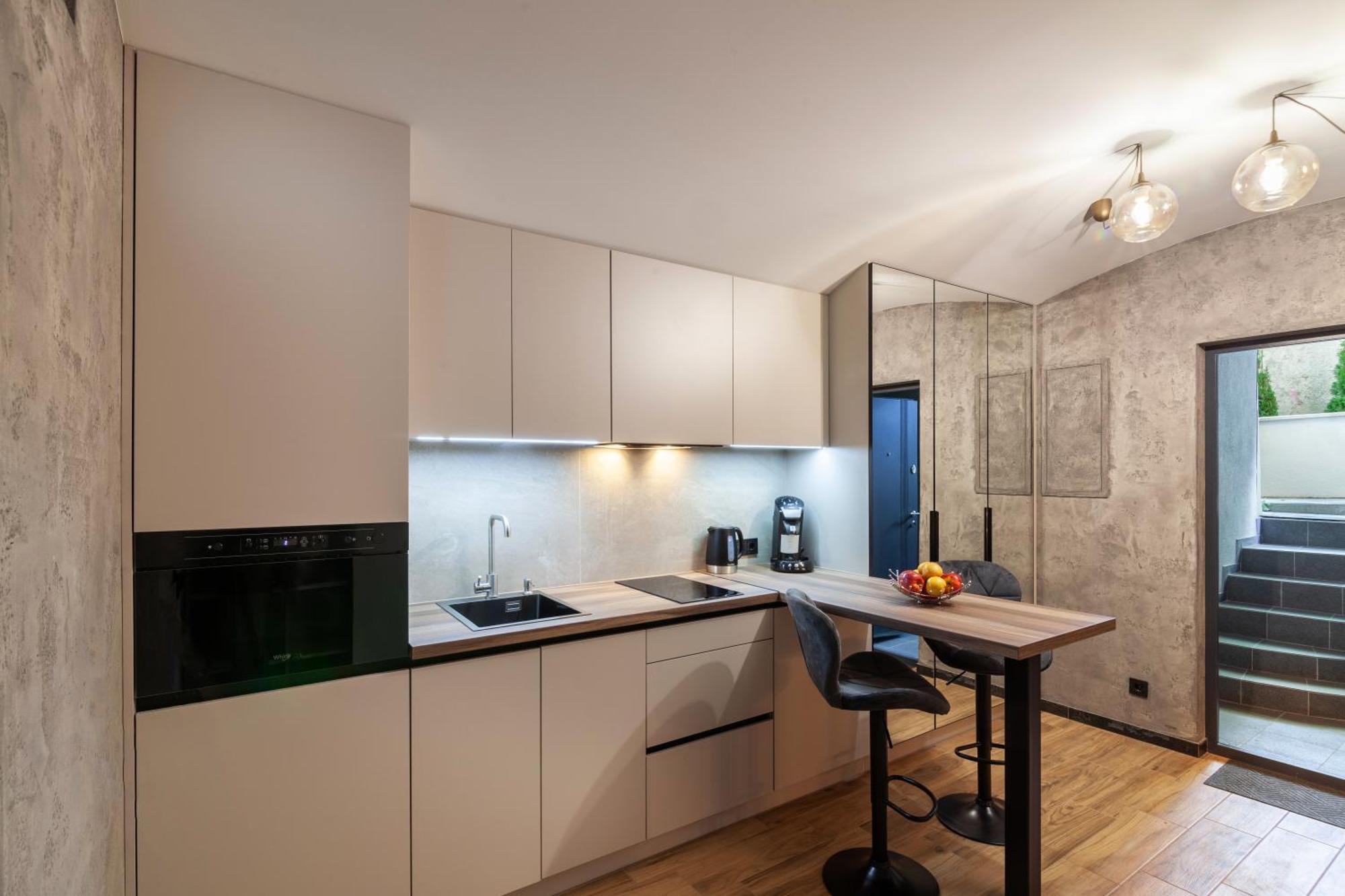 Royal Hot Jucuzzi Apartment Lviv Exterior foto